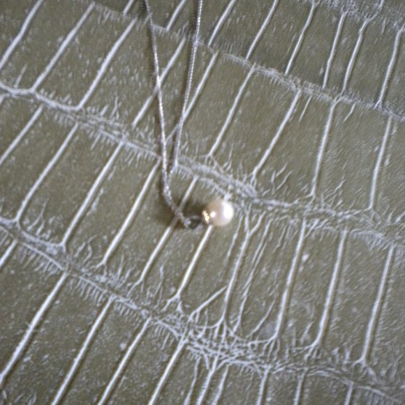 Sterling Silver Necklace Pearl Pendant - Picture 2 of 3